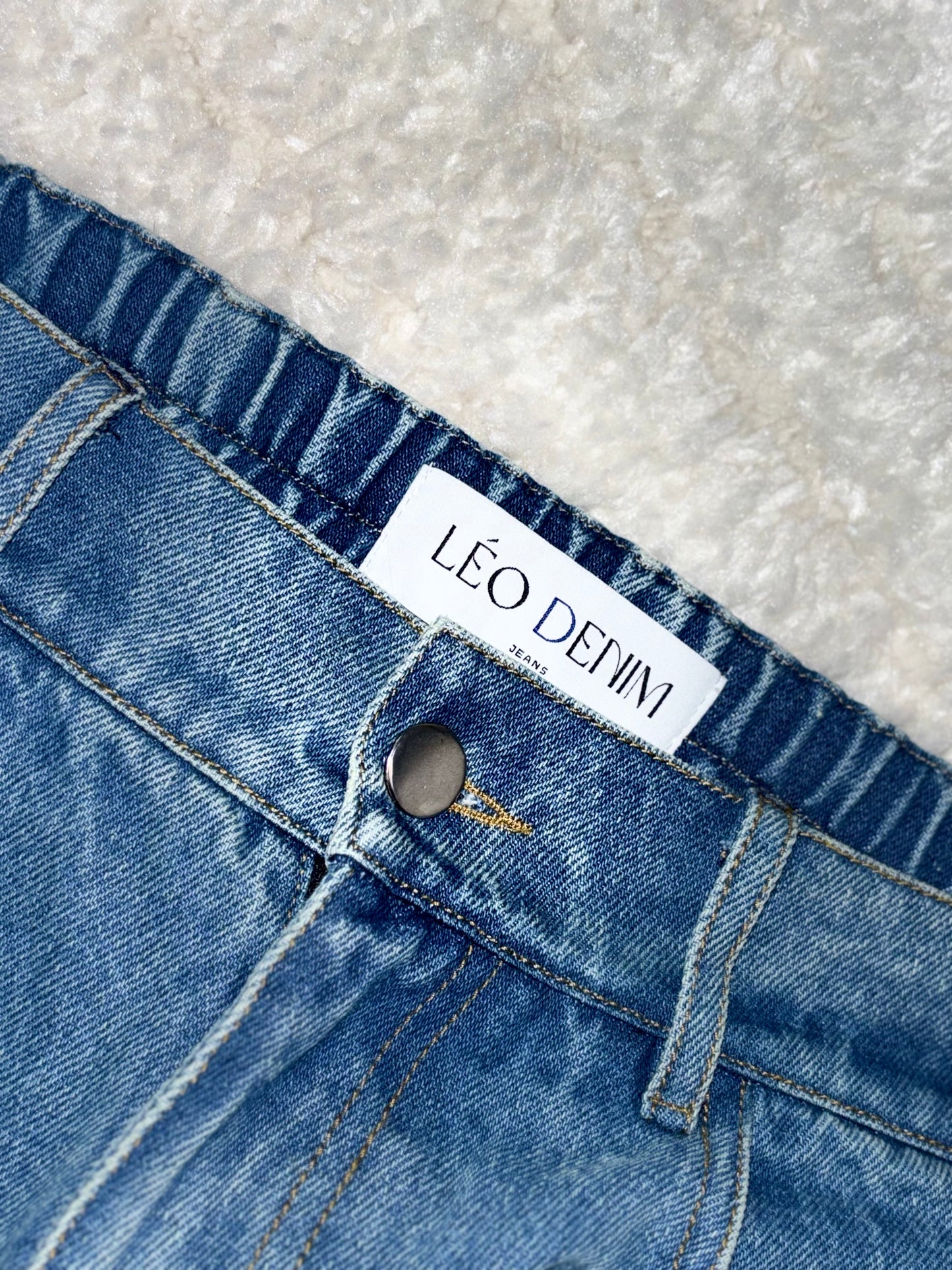 jean bleu avec élastique a la taille que l'on trouve sur le site leodenim.com